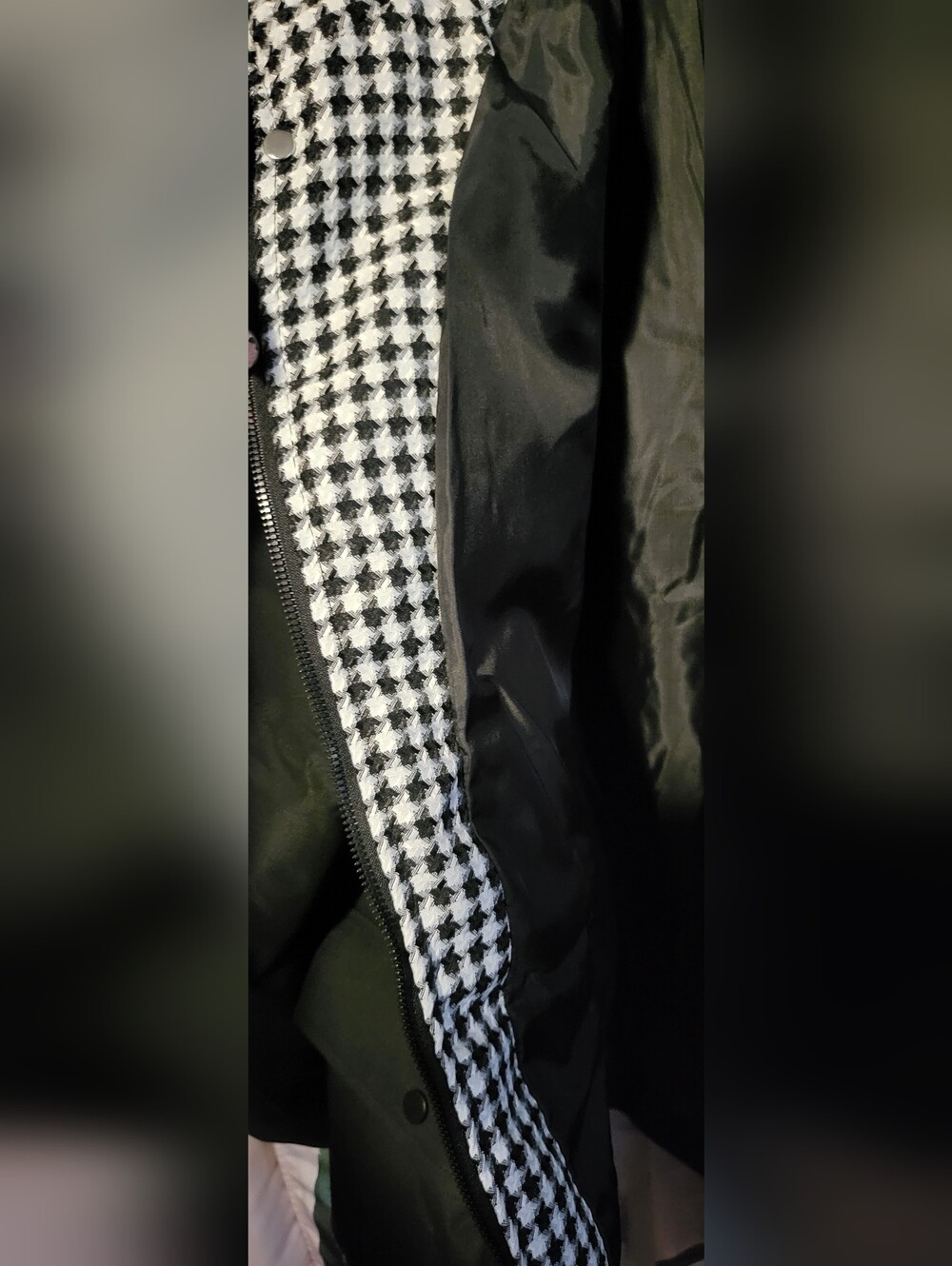 Men's Hooded Puffer Jacket with Houndstooth Lining - Black - Picture 5 of 9